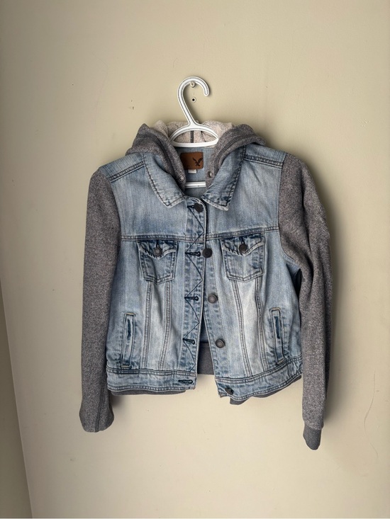 American Eagle Outfitters Jackets & Blazers - American Eagle Outfitters Light Wash Denim Jacket with Gray Knit Sleeves